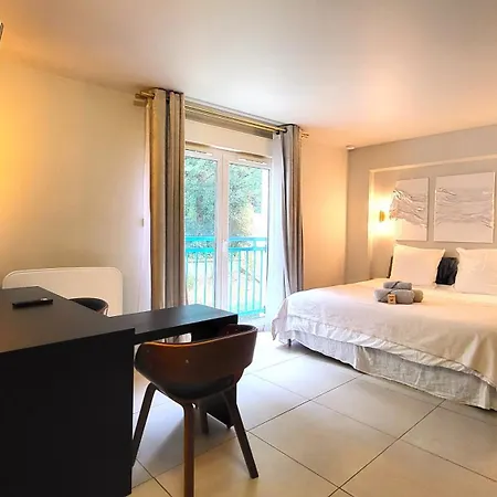 Apartament La Parisienne - Spacieux Avec Parking Prive *